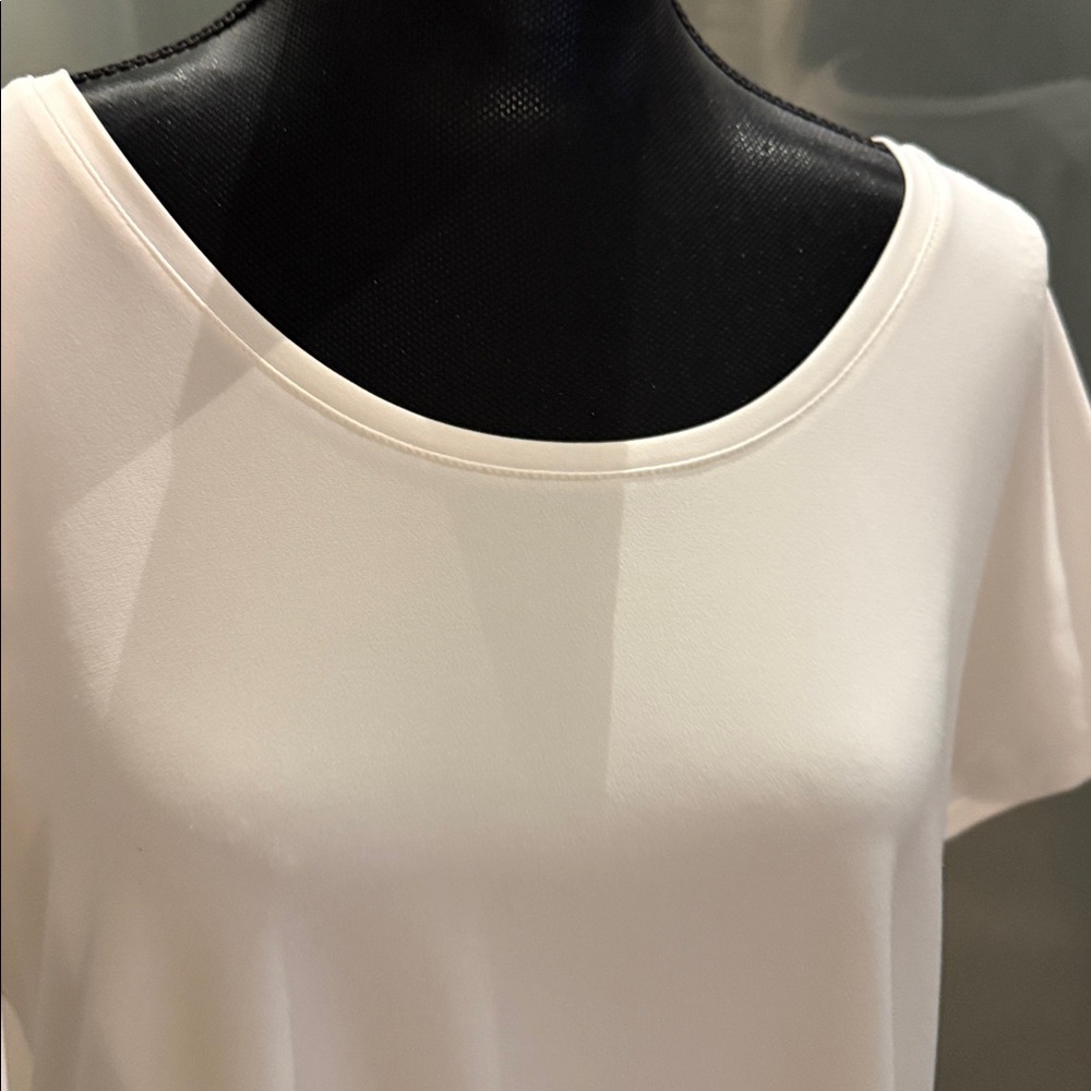 Chico's Elegant White Short Sleeve Tee. Size 3 - Picture 2 of 3
